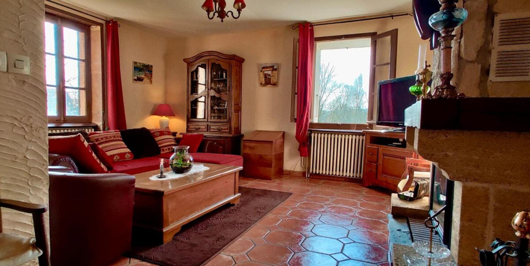 Charming In The Heart Of Burgundy Cormatin